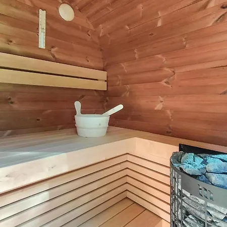 2 Bedroom Pet Friendly In Afferden (Limburg)